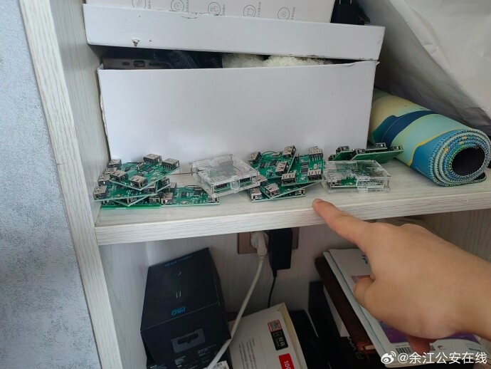 7ee9098egy1hi4d0pzv8vj235s2dckjm