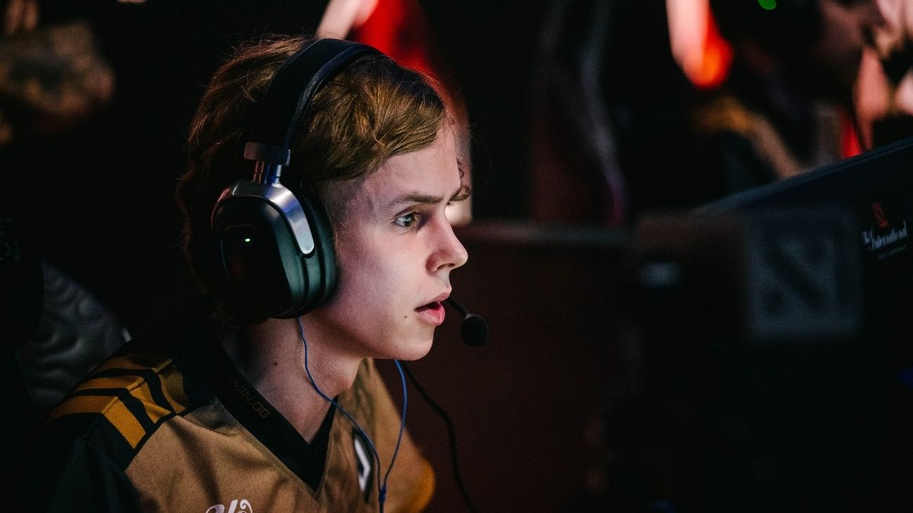 The Dark Horse of TI12: LGD Gaming Makes a Splash on Opening Day
