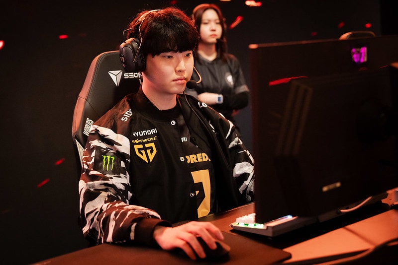Canyon and Chovy: Legends in Search of Perfect Synergy