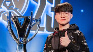 faker thumbs up